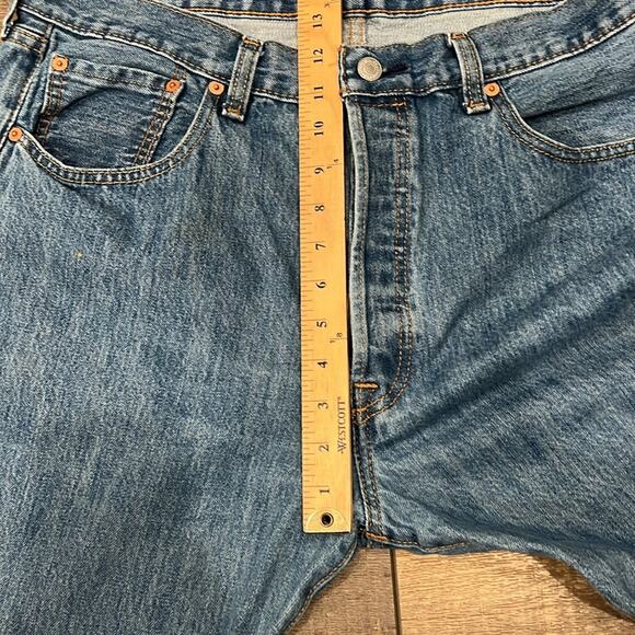 Levi's Men's 501 Original Fit Jean Medium Stonewash Size 38x34 - Picture 7 of 9